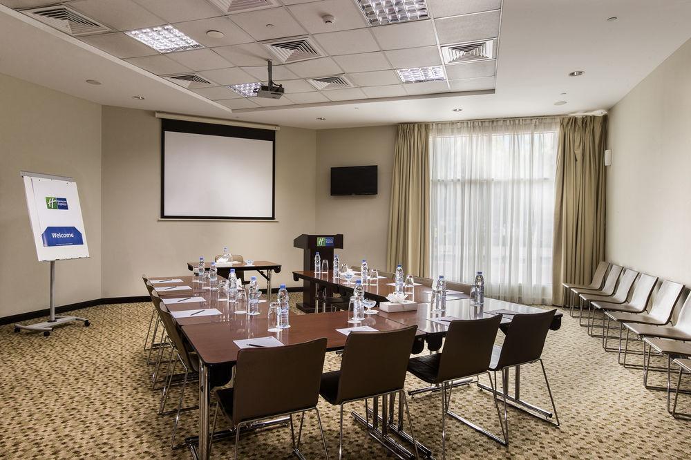 Holiday Inn Express Dubai Safa Park, An Ihg Hotel מראה חיצוני תמונה